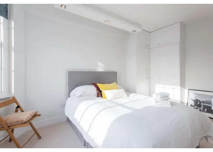 Stylish Flat Near Hyde Park